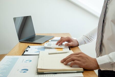 自動車保険における弁護士特約とは？メリットとデメリットを徹底解説