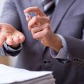 離婚や家族構成の変化に伴う生命保険の見直し方法とアドバイス
