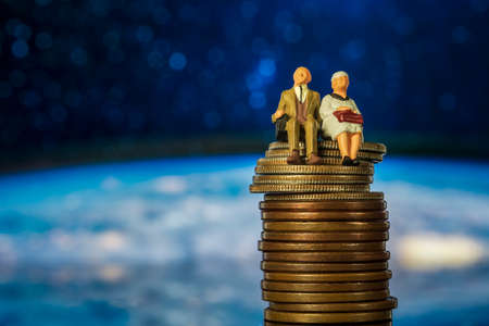 老後資金はいくら必要？確定年金と終身年金で考えるライフプラン