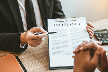 出生届け提出前後で学資保険・こども保険に加入する場合の手続きの流れ