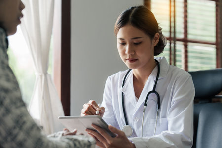 日本の医療制度と民間医療保険の賢い併用方法