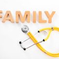 家族構成を踏まえた医療保険・がん保険の最適解—終身型と定期型の使い分け