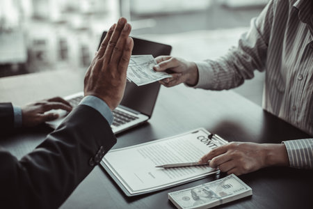 クレジットカード付帯保険と任意加入保険、どちらを選ぶべきか徹底比較