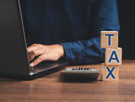 家計を守る！高齢期の保険見直しで押さえておきたい税制優遇措置