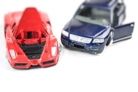 車両保険のタイプ別比較:一般型、車対車限定、エコノミー型の違いと選び方