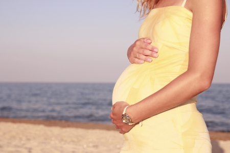 妊娠中から始める学資保険・こども保険の特徴と選び方